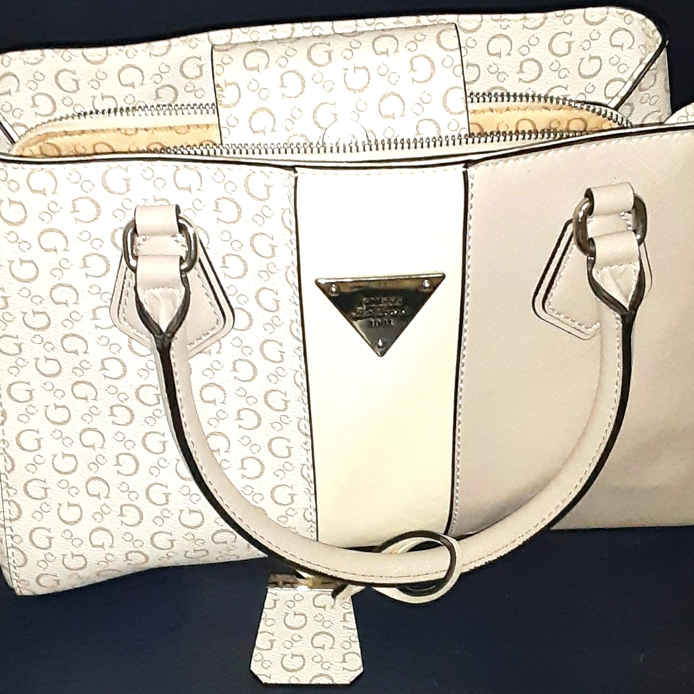 GUESS PURSE